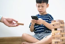 Biar Tak Kecanduan Anak...