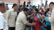 Momen Prabowo Elus Perut...