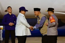 Besok, Prabowo Kunjungi...