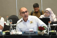Petani Mulai Tanam Tebu,...