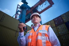 Arus Logistik di Pelabuhan...