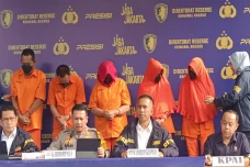 Penampakan 5 Tersangka...
