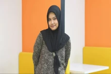 Kisah Annisa, Anak Buruh...