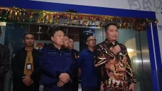 KPK Serahkan 2 Orang...