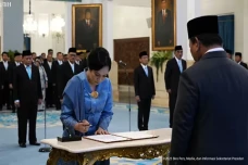 Prabowo-Gibran Saksikan...