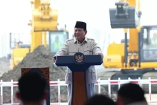 Prabowo Resmikan Akad...
