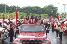 Risma Apresiasi Sopir...