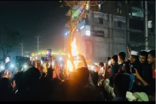 Seorang Pria Hindu Dibakar...