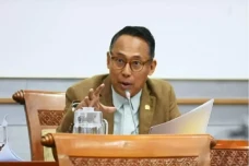 Registrasi SIM Pakai...