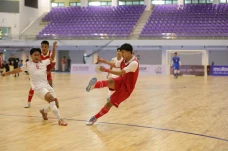 Tampil Perdana, Garuda...