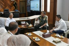 Seskab Teddy, Menteri...