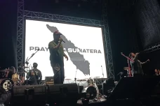Meski Suara Tak Fit,...