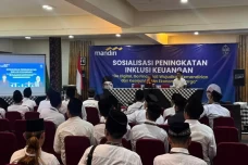 Teh Imas Dorong Warga...
