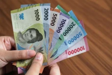 Rupiah Babak Belur dalam...