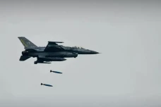 Kamboja: Jet Tempur...