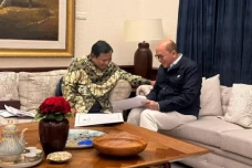 Prabowo Panggil Rosan...