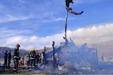 China Bakar Bendera...