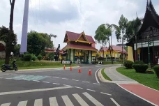 Tanpa Pesta Kembang...