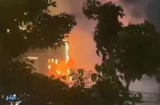 Kebakaran Papan Reklame...