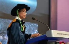 Mengenal Prof Premana,...
