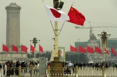 Tegang dengan China,...