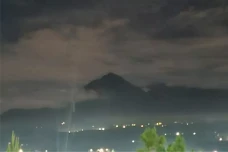 Status Gunung Bur Ni...