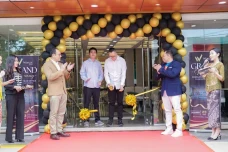 Opening Kantor Pusat...