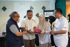 Mendulang Cuan lewat...