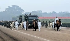 Pamer Kekuatan, Militer...