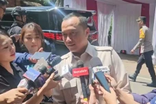 Prabowo Gelar Retreat...