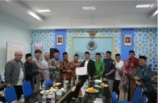 KH Cholil Nafis Resmi...