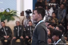 Rizki Juniansyah Naik...