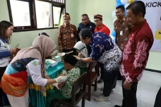 Kasus Dengue Melonjak,...