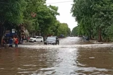 Jakarta Dikepung Banjir,...