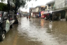 Banjir Setinggi Pinggang...