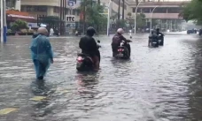 Jalan Mangga Dua Raya...