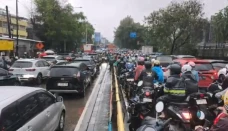 Macet Parah Akibat Banjir...