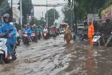 Banjir Rendam Jalan...