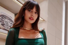 Aurelie Moeremans Buka...