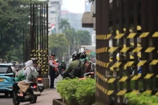 Tiang Monorel Mangkrak...