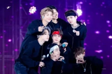 BTS Resmi Gelar Konser...