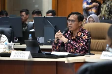 Sesmendukbangga Dorong...