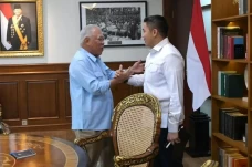 Seskab Teddy Bertemu...