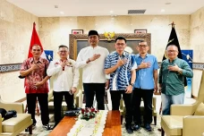 Terima Kunjungan Pendeta...
