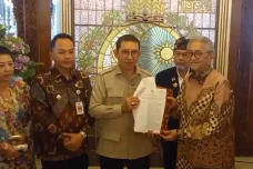 Diwarnai Protes Kubu...