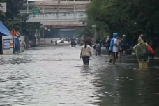 Jalan Mangga Dua Raya...