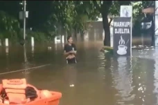 Banjir Kepung 16 Kecamatan...