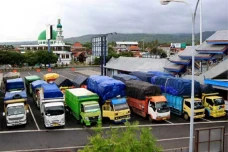 Dampak Pembatasan Truk...