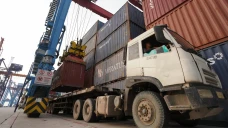 Hadapi Tantangan Logistik...