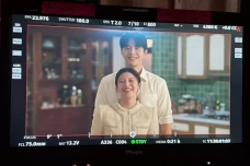 Kim Seon-ho Unggah Momen...